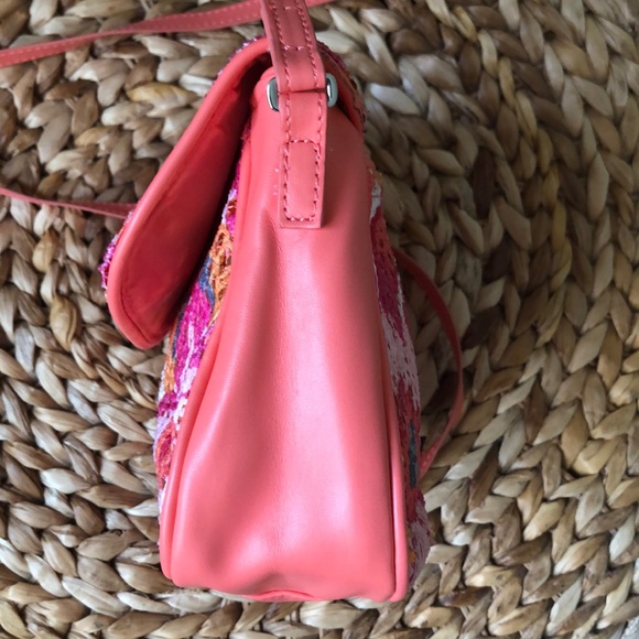 VERA BRADLEY CROSSBODY. - Picture 5 of 8